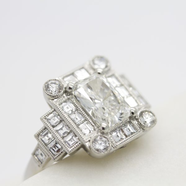 radiant cut diamond with round and carre cut diamond halo